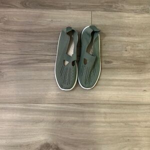 Brand new breathable mesh breathable round toe sandal